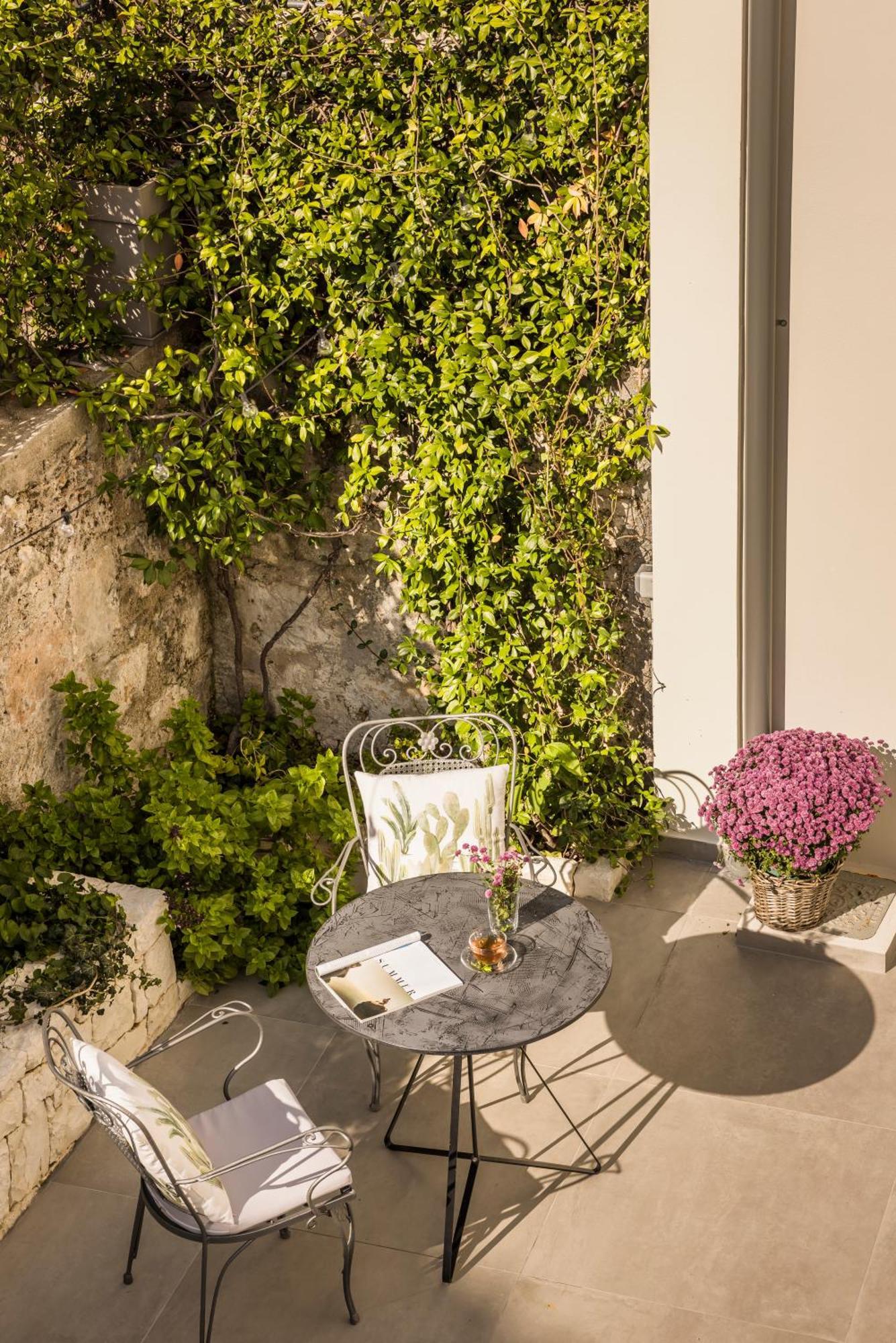 Marissa's Elegant Retreats Apartment